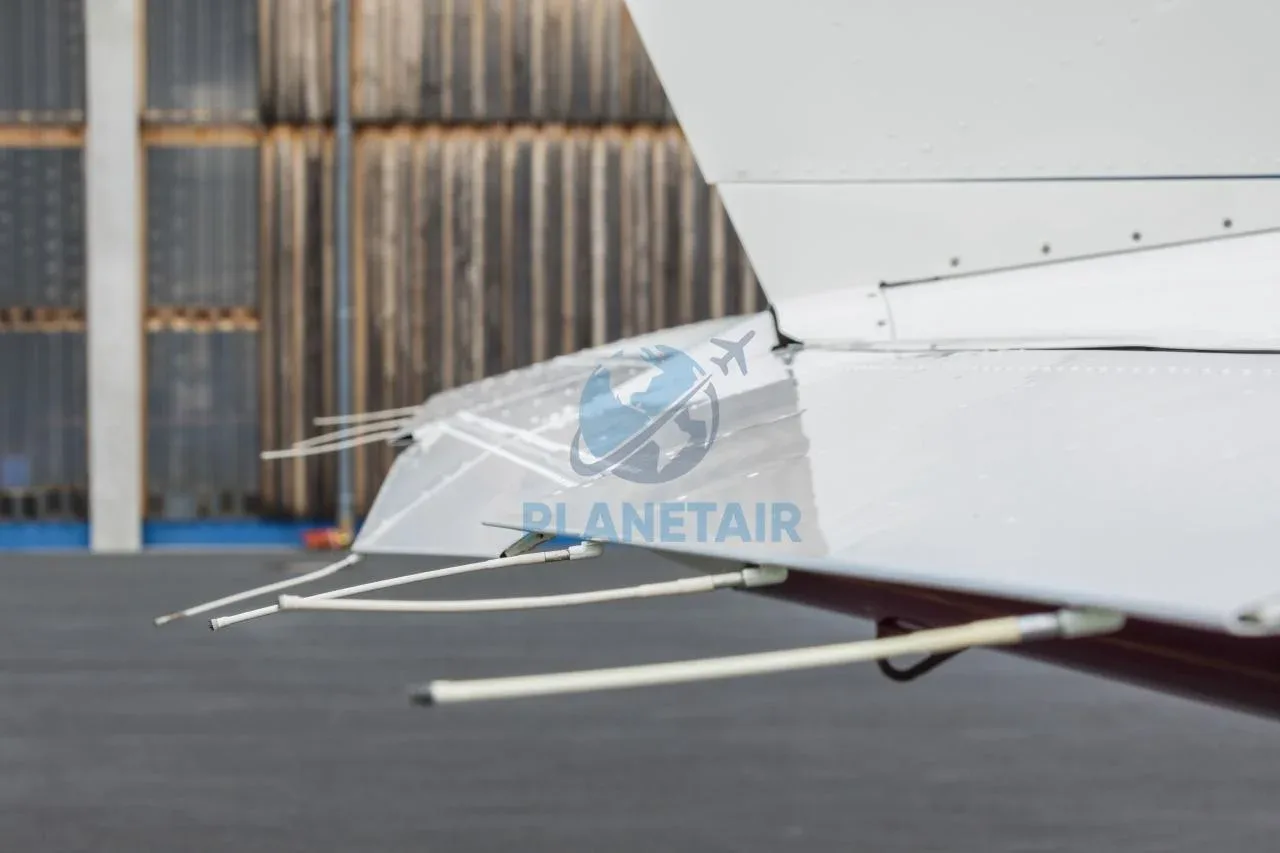 Exterior view of a 2003 Piper JETPROP DLX PA-46.