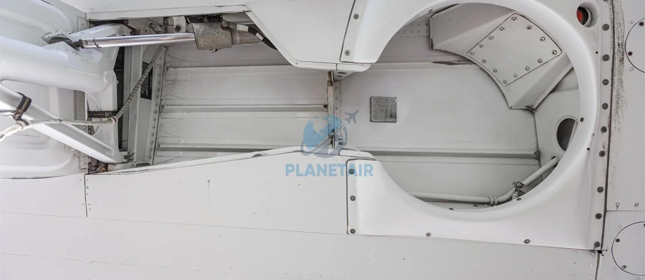 Cabin interior of a 2004 Piper JETPROP DL PA-46.