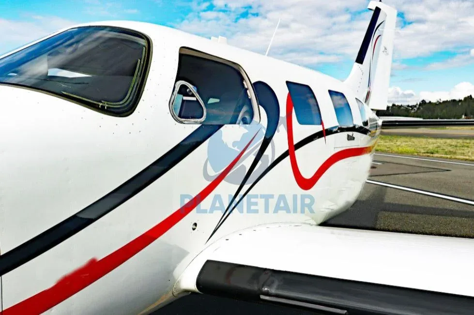 Exterior view of a 2004 Piper JETPROP DLX PA-46.