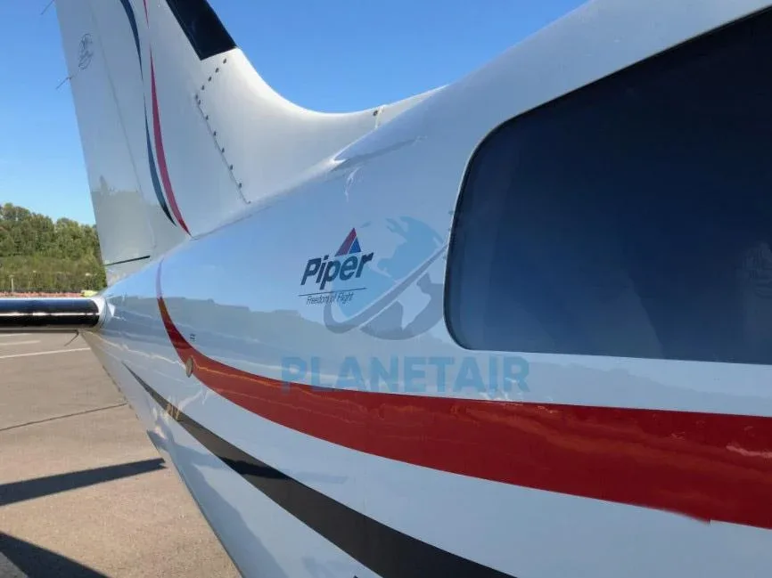 Exterior view of a 2004 Piper JETPROP DLX PA-46.