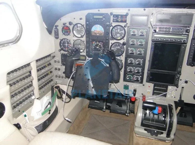 Cockpit and instrument panel of a 2005 Piper JETPROP DLX PA-46.