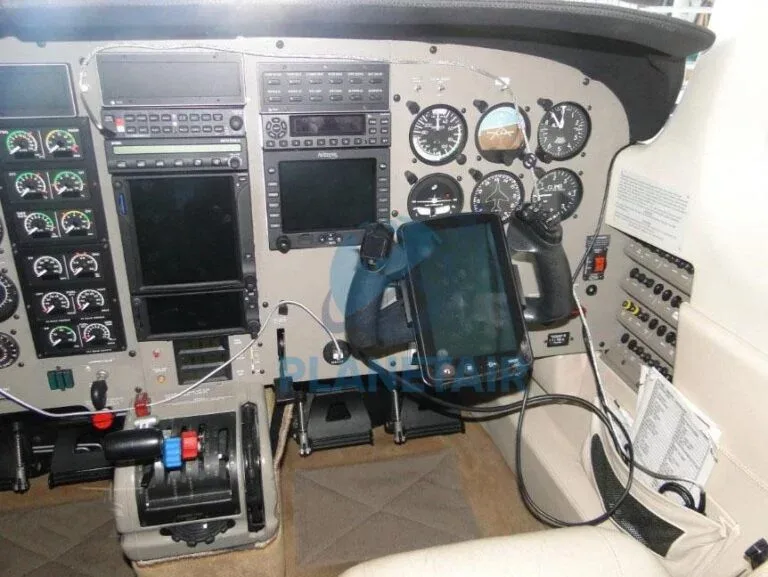 Cockpit and instrument panel of a 2005 Piper JETPROP DLX PA-46.
