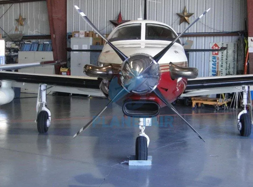 Exterior view of a 2005 Piper JETPROP DLX PA-46.