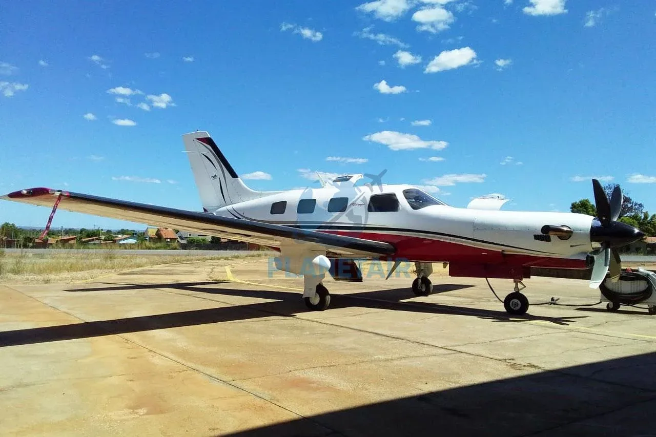 Exterior view of a 2008 Piper JETPROP DLX PA-46.