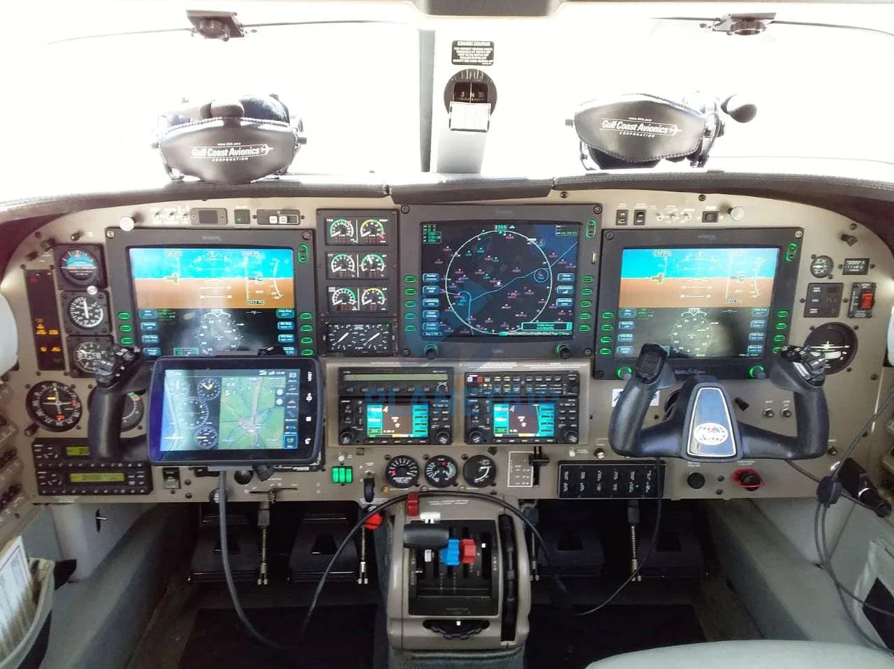 Cockpit and instrument panel of a 2008 Piper JETPROP DLX PA-46.
