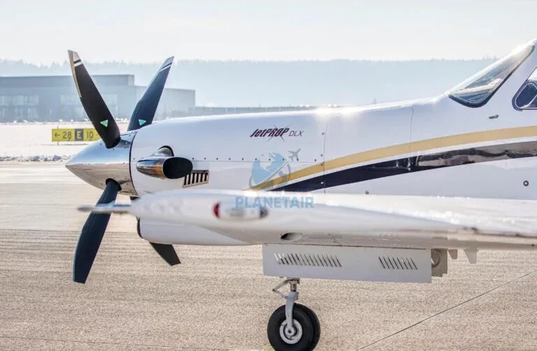 Exterior view of a 2008 Piper JETPROP DLX PA-46.