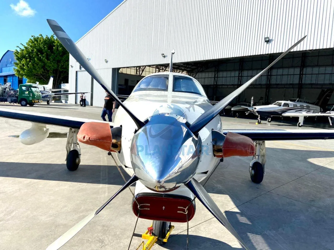 Exterior view of a 2013 Piper JETPROP DLX PA-46.