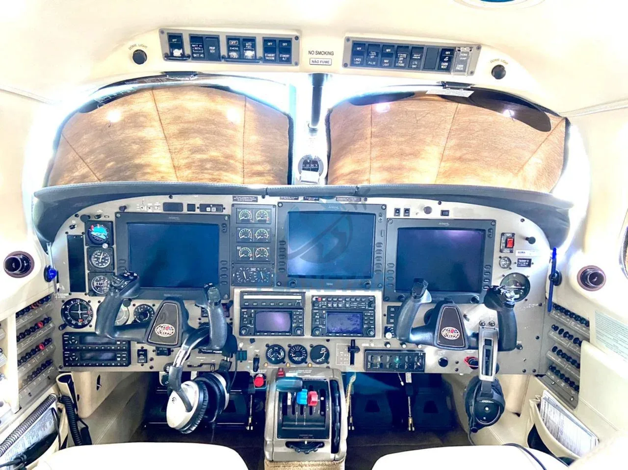 Cockpit and instrument panel of a 2013 Piper JETPROP DLX PA-46.