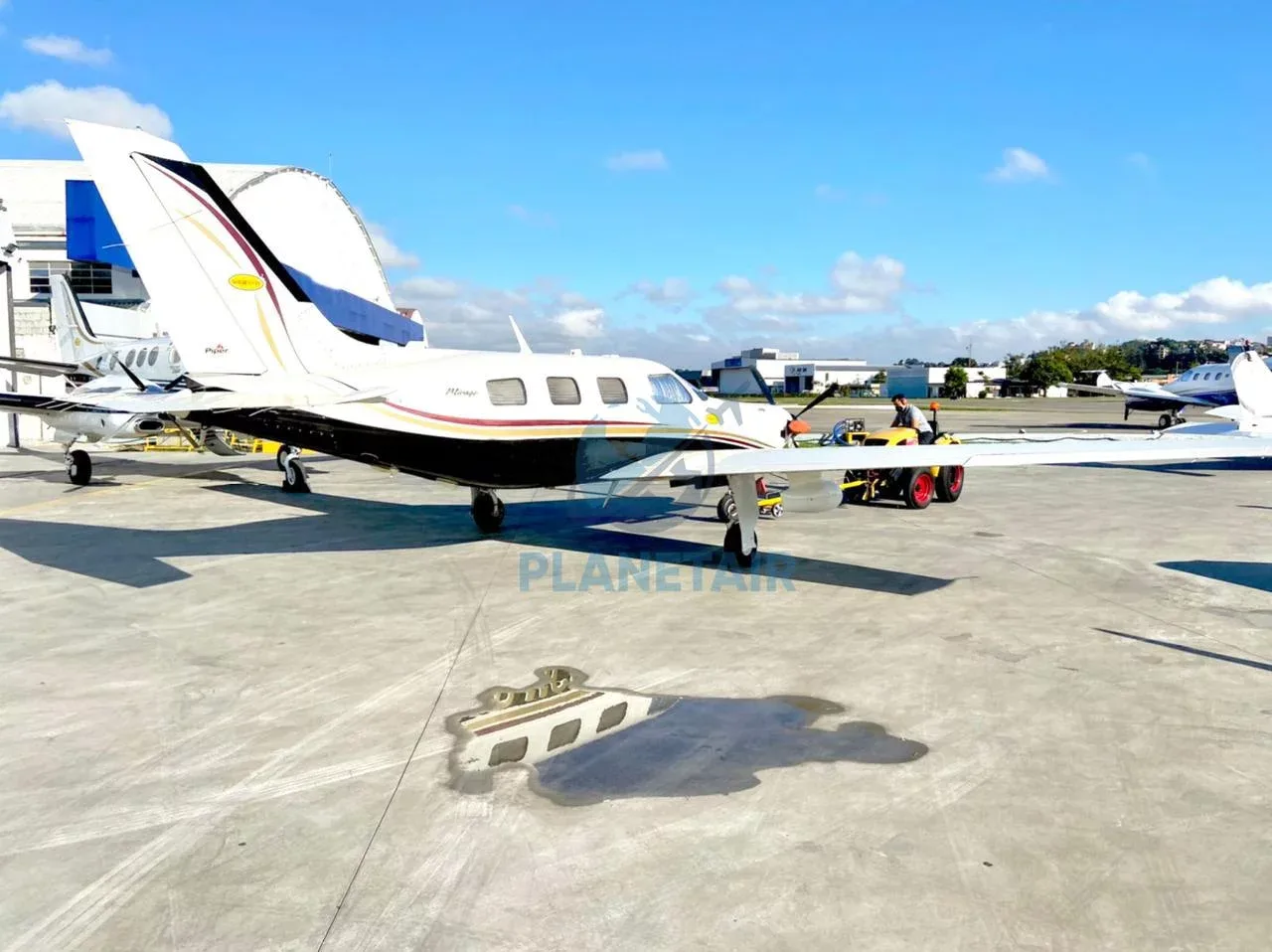 Exterior view of a 2013 Piper JETPROP DLX PA-46.
