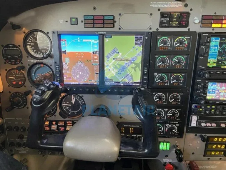 Cockpit and instrument panel of a 2002 Piper JETPROP PA-46.