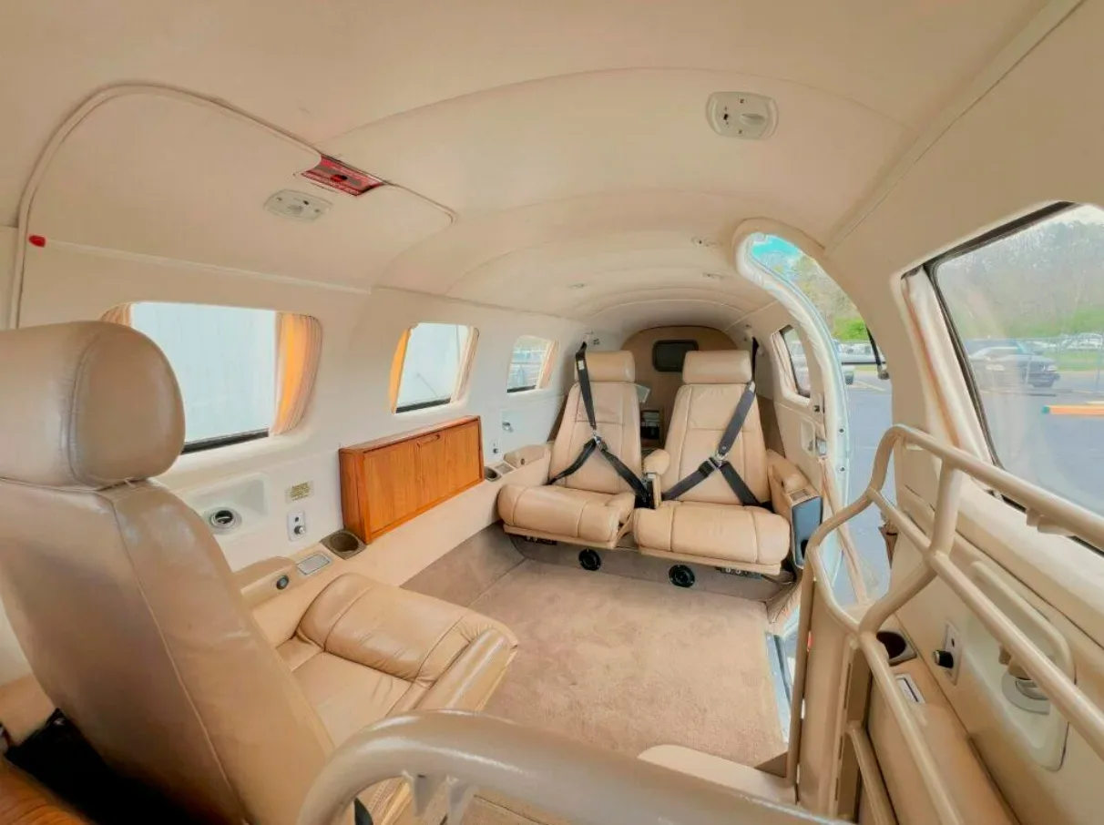 Cabin interior of a 1985 Piper Malibu Mirage PA-46-350P.