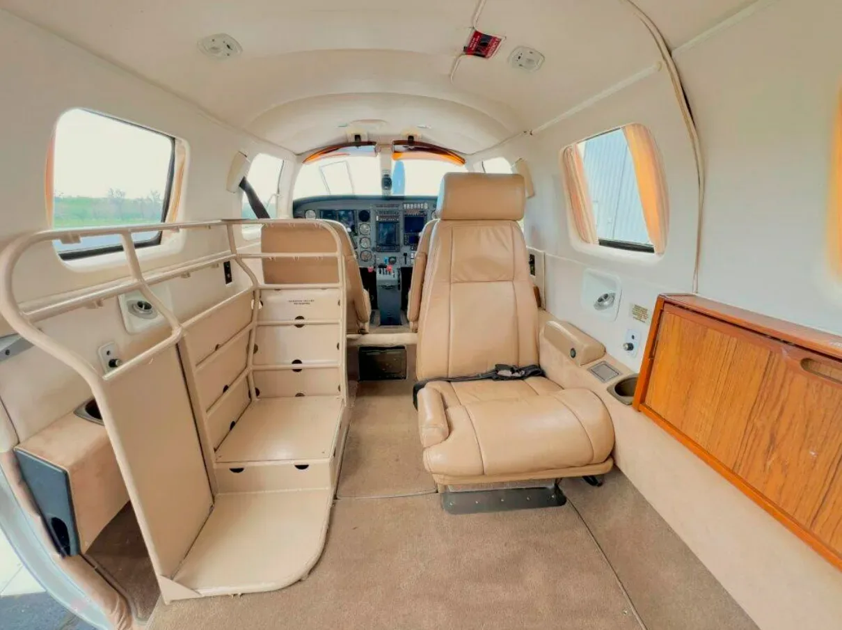 Cabin interior of a 1985 Piper Malibu Mirage PA-46-350P.