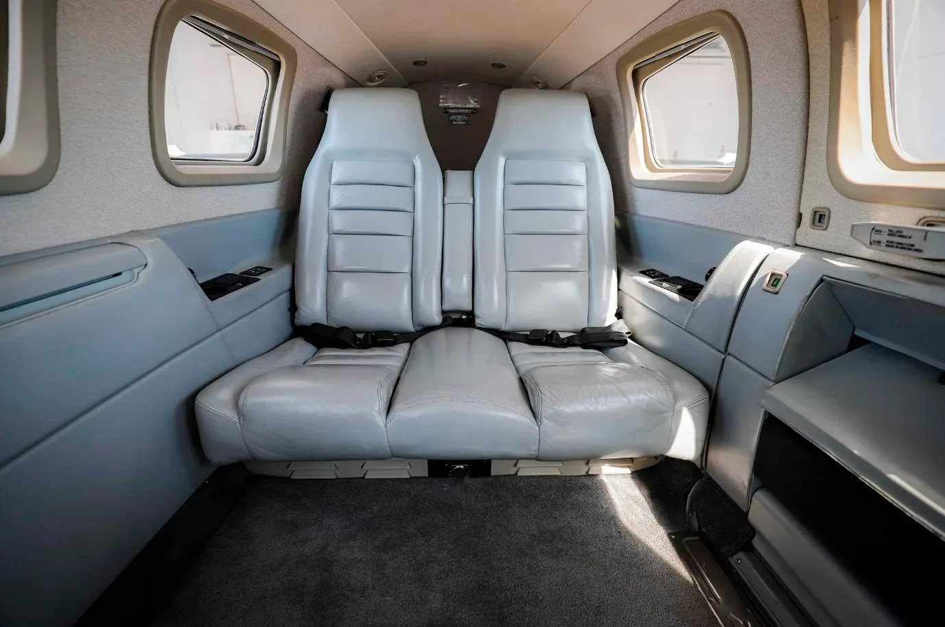 Cabin interior of a 1998 Piper Malibu Mirage PA-46-350P.