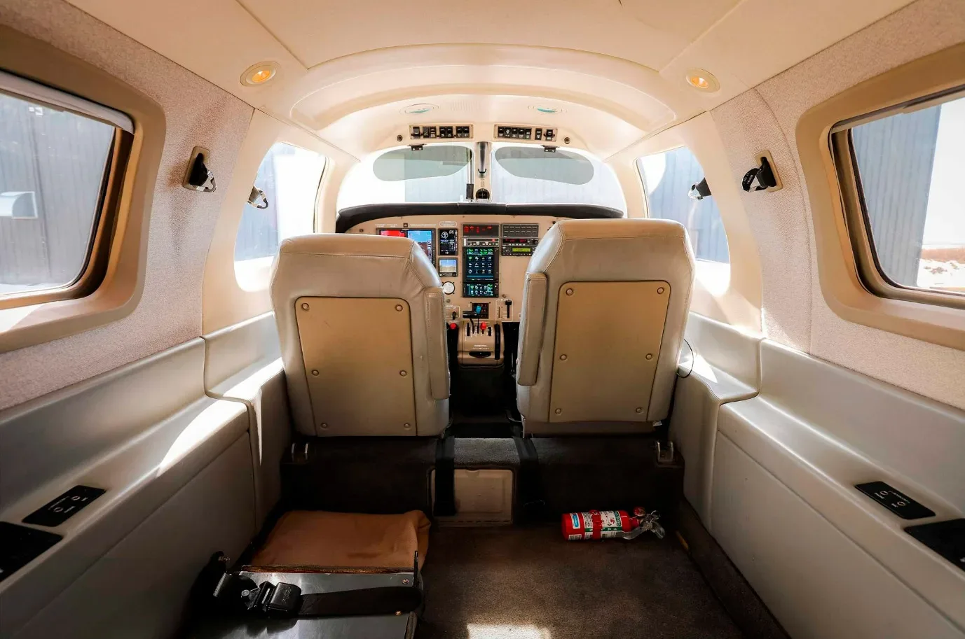 Cabin interior of a 1998 Piper Malibu Mirage PA-46-350P.