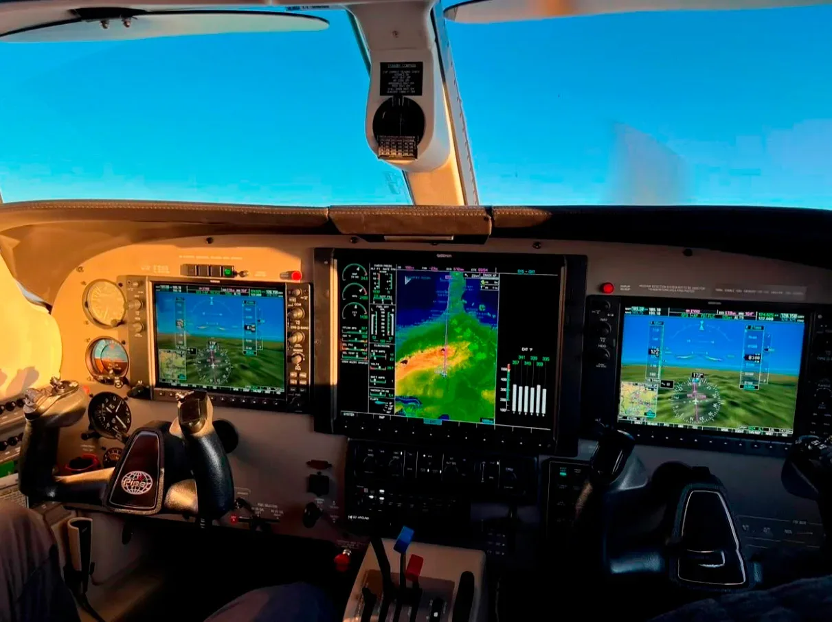 Avionics suite of a 2010 Piper Malibu Mirage PA-46-350P.