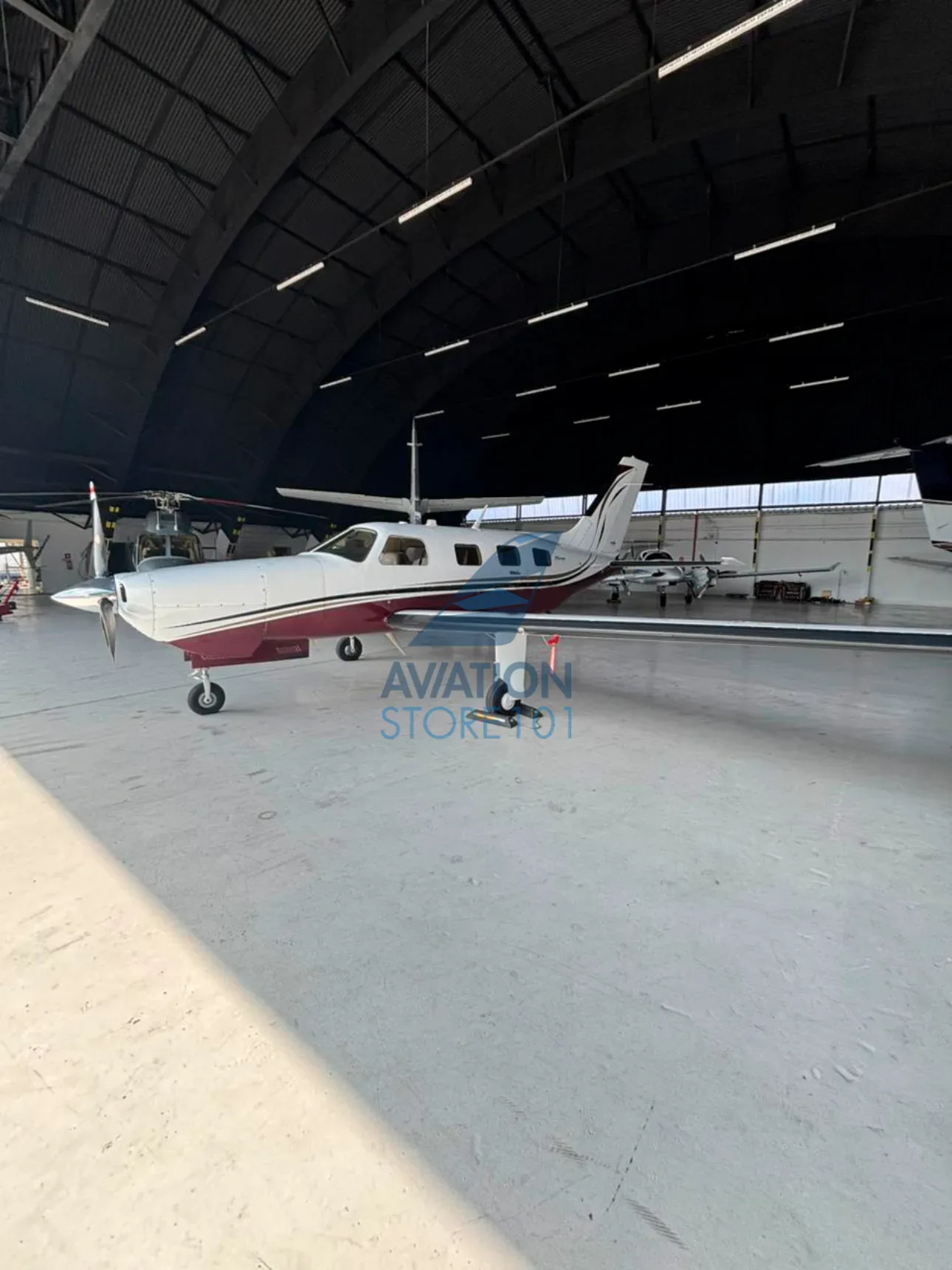 Exterior view of a 2010 Piper Malibu Mirage PA-46-350P.