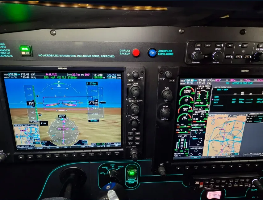Avionics suite of a 2016 Piper MERIDIAN M500 PA-46-500TP.