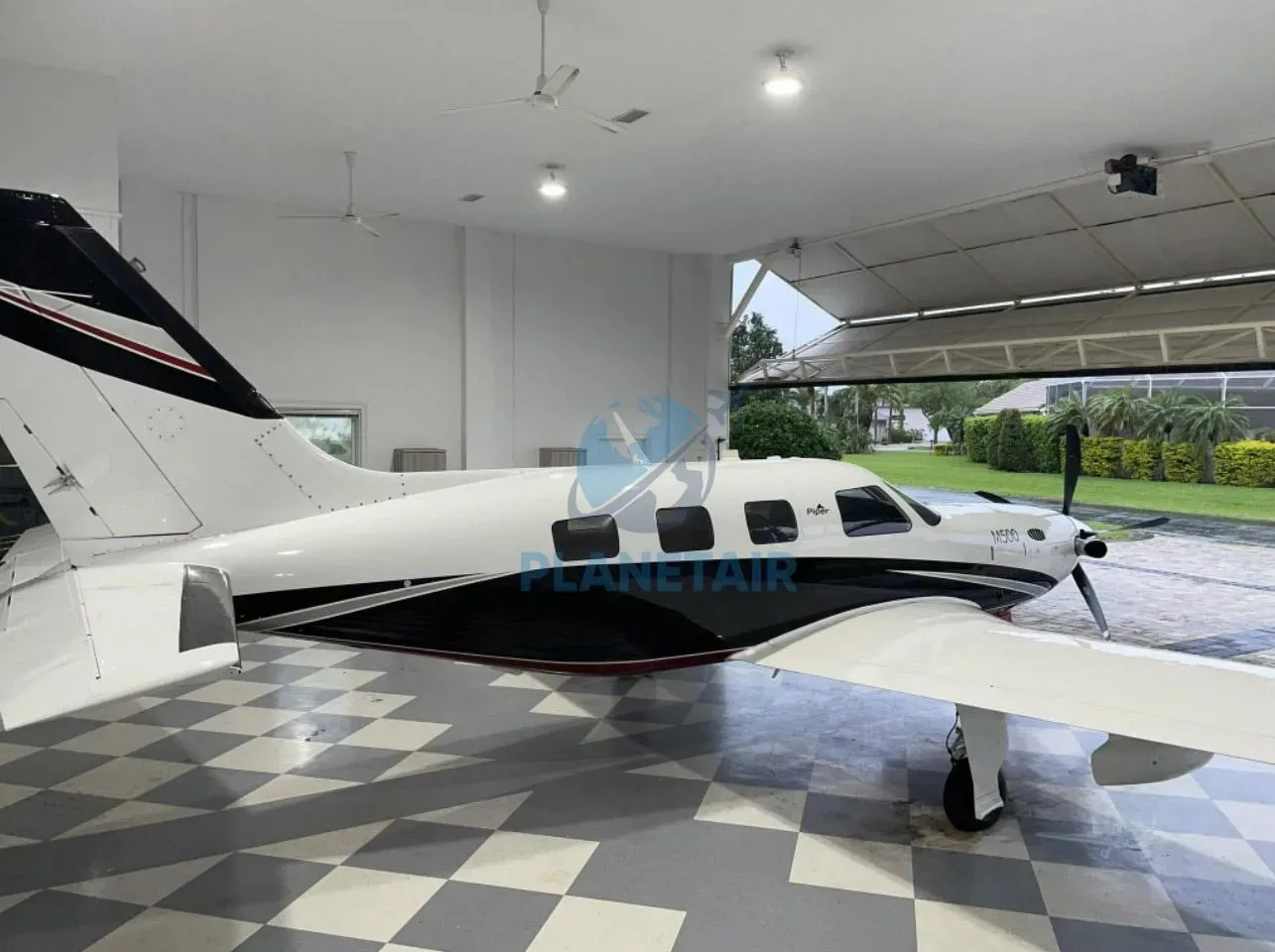 Exterior view of a 2016 Piper Meridian M500 PA-46-500TP.