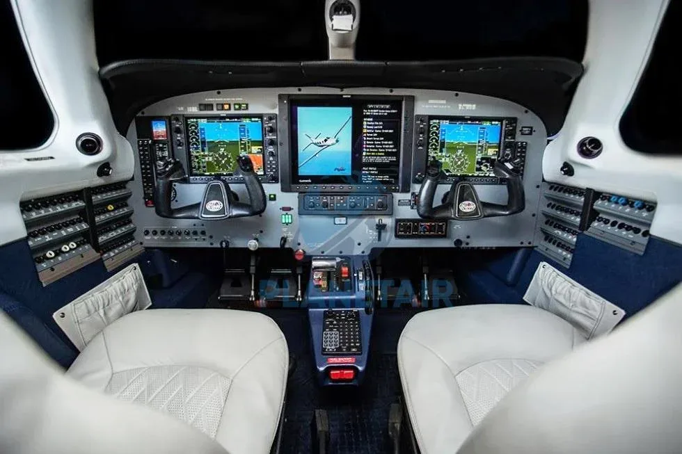 Cockpit and instrument panel of a 2009 Piper Meridian PA-46-500TP.