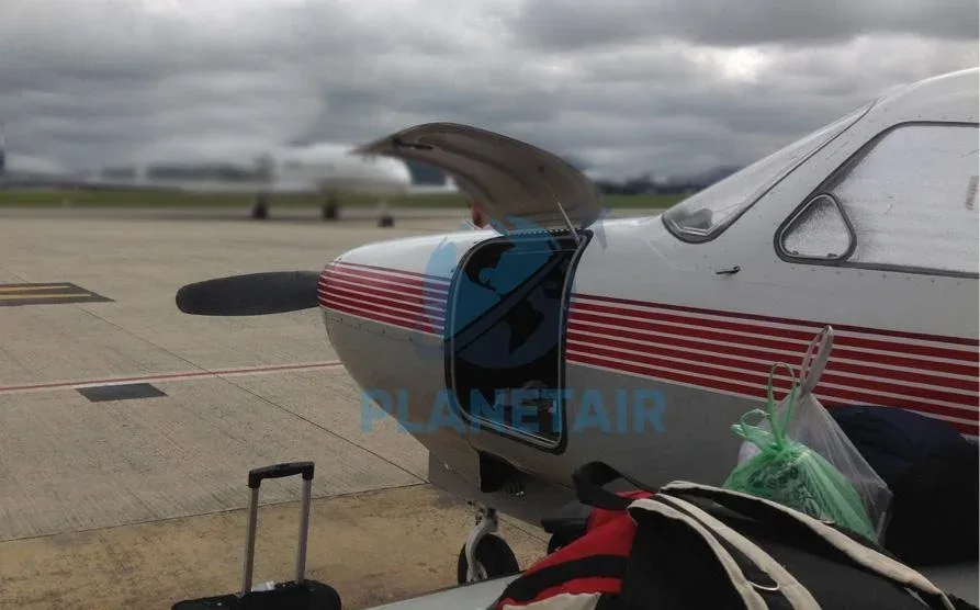 Exterior view of a 1992 Piper Mirage PA-46-350P.