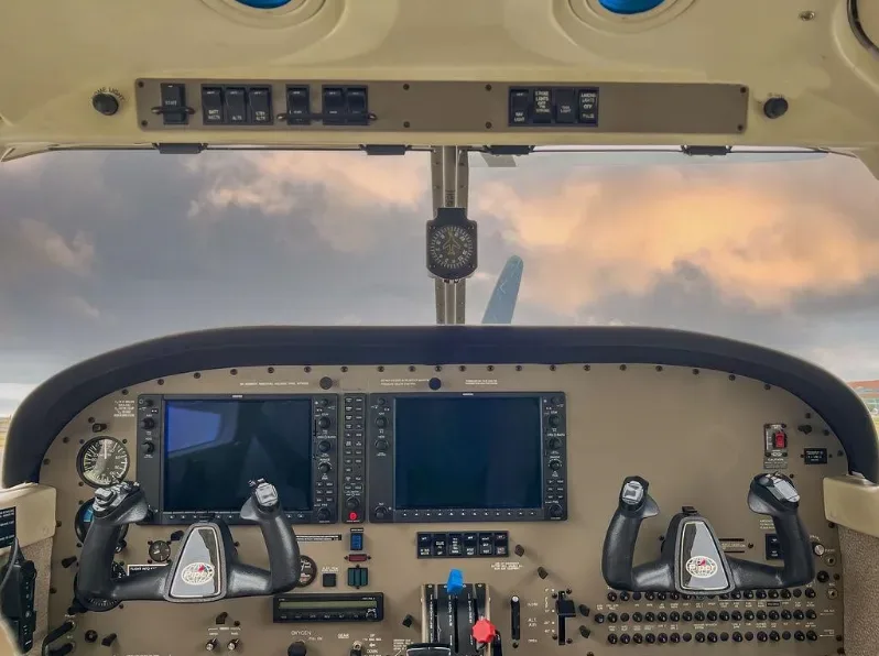 Cockpit and instrument panel of a 2008 Piper SARATOGA II TC.
