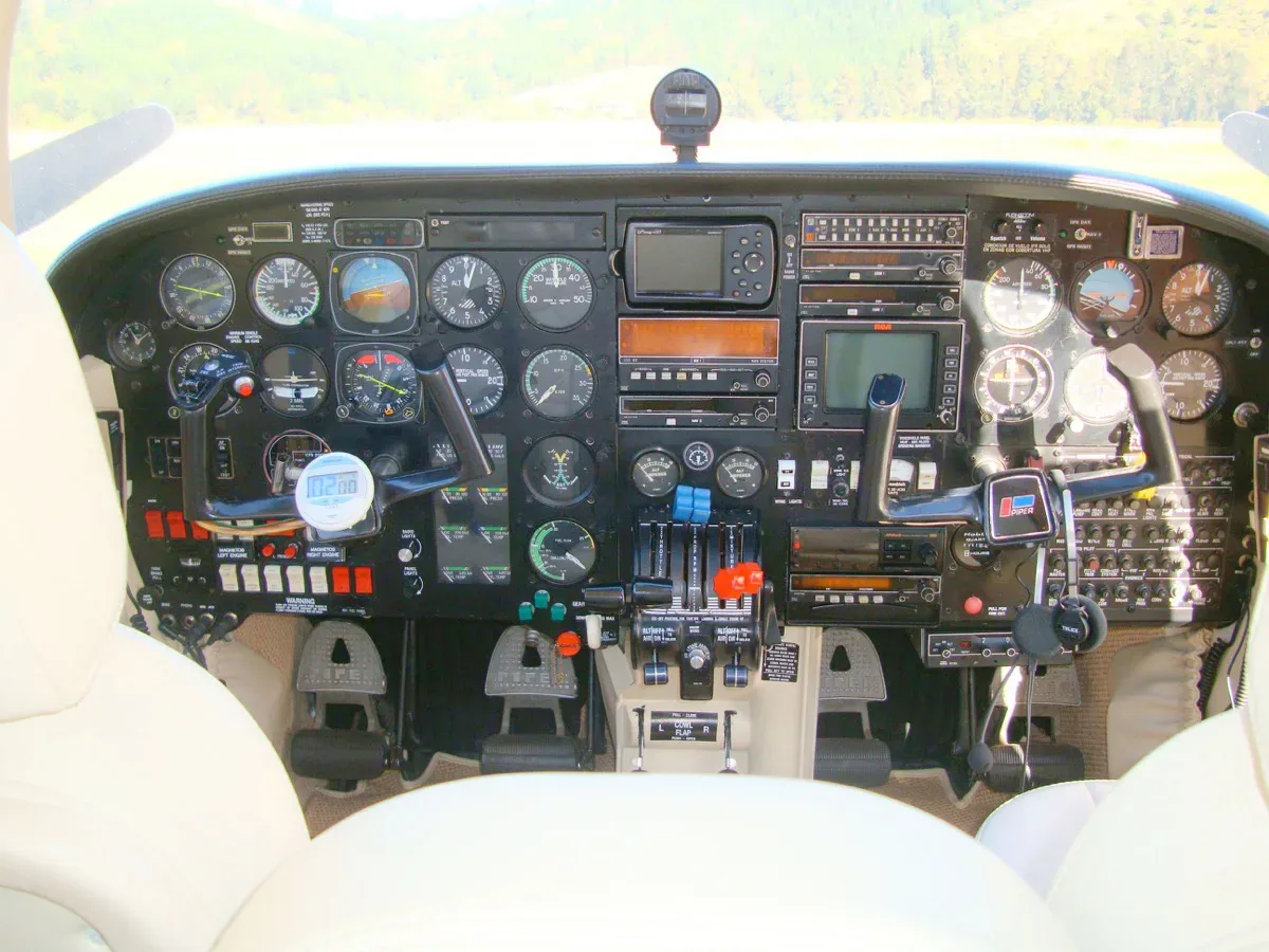 Cockpit and instrument panel of a 1981 Piper Seneca III PA-34-220T.