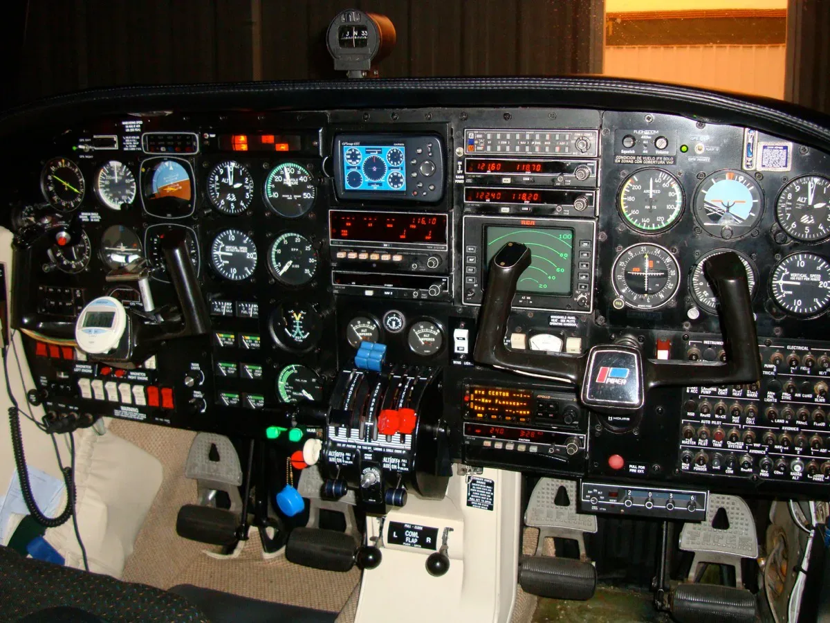 Cockpit and instrument panel of a 1981 Piper Seneca III PA-34-220T.
