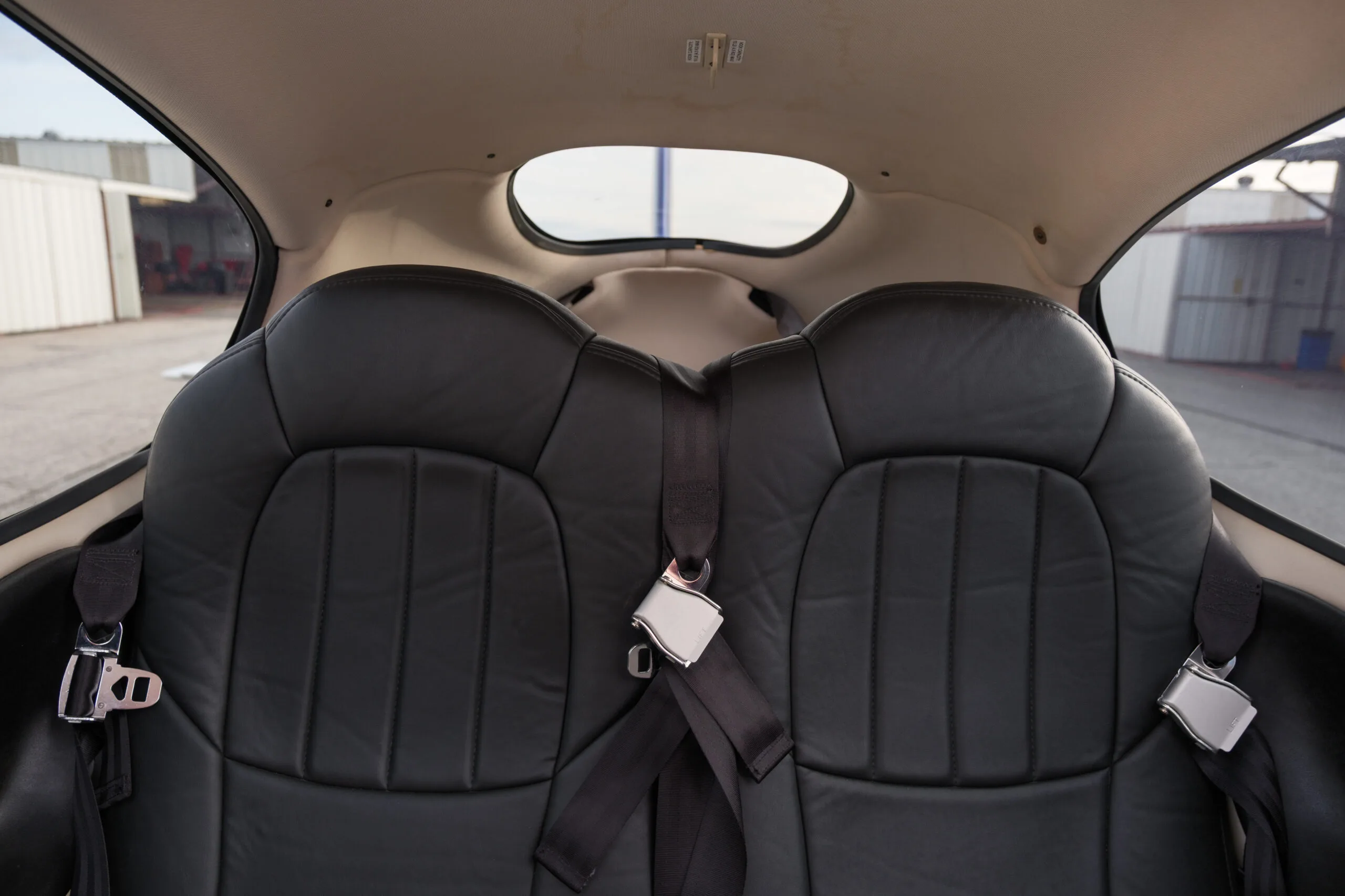 Cabin interior of a Cirrus sr20 1780 n228lg.