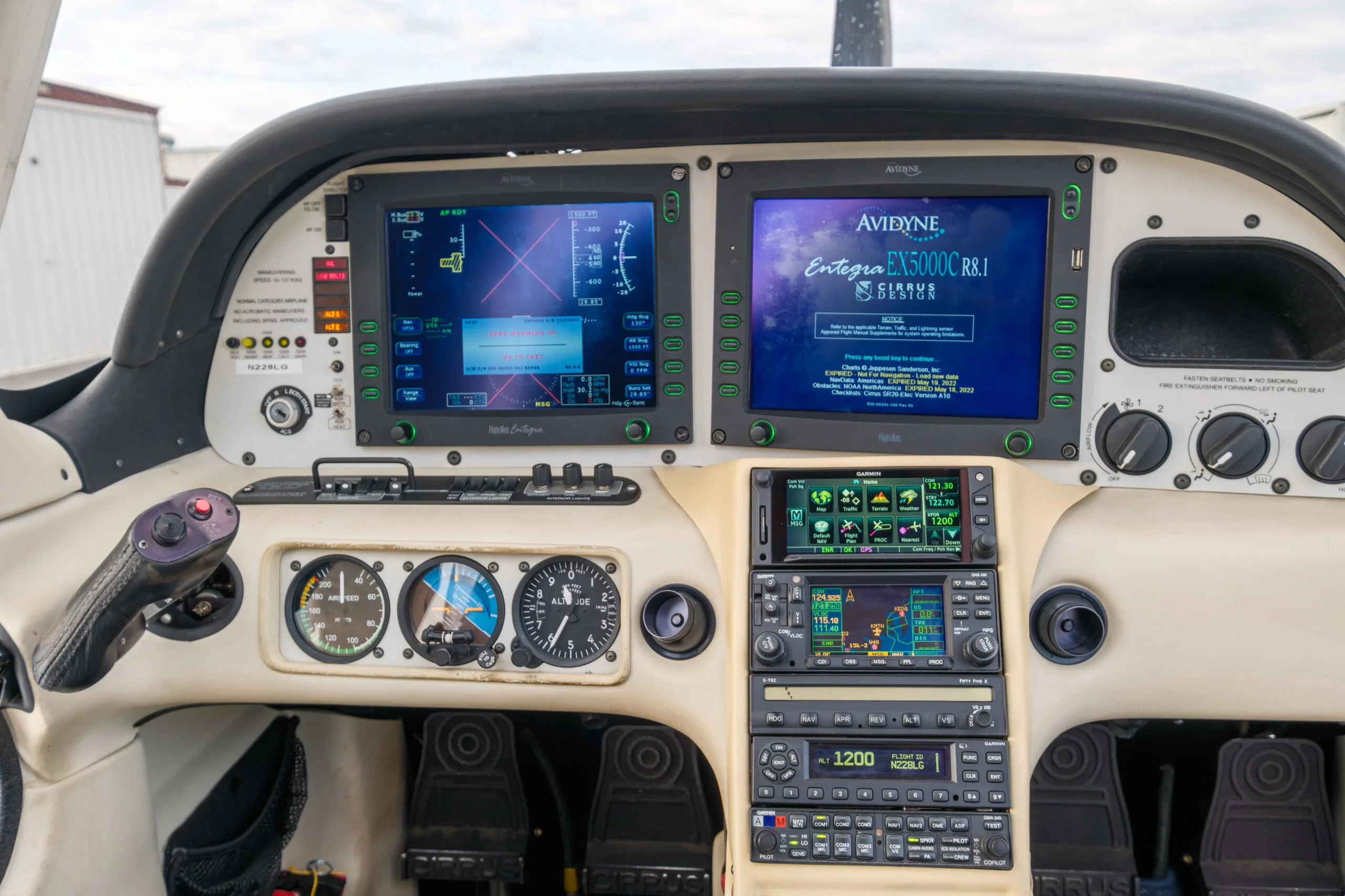 Cockpit and instrument panel of a Cirrus sr20 1780 n228lg.