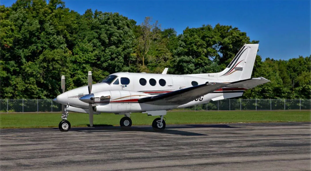 Exterior view of a 1985 Beechcraft KING AIR C90A, LJ-1117.