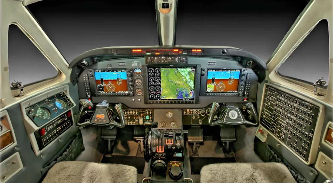 Avionics suite of a 1985 Beechcraft KING AIR C90A.