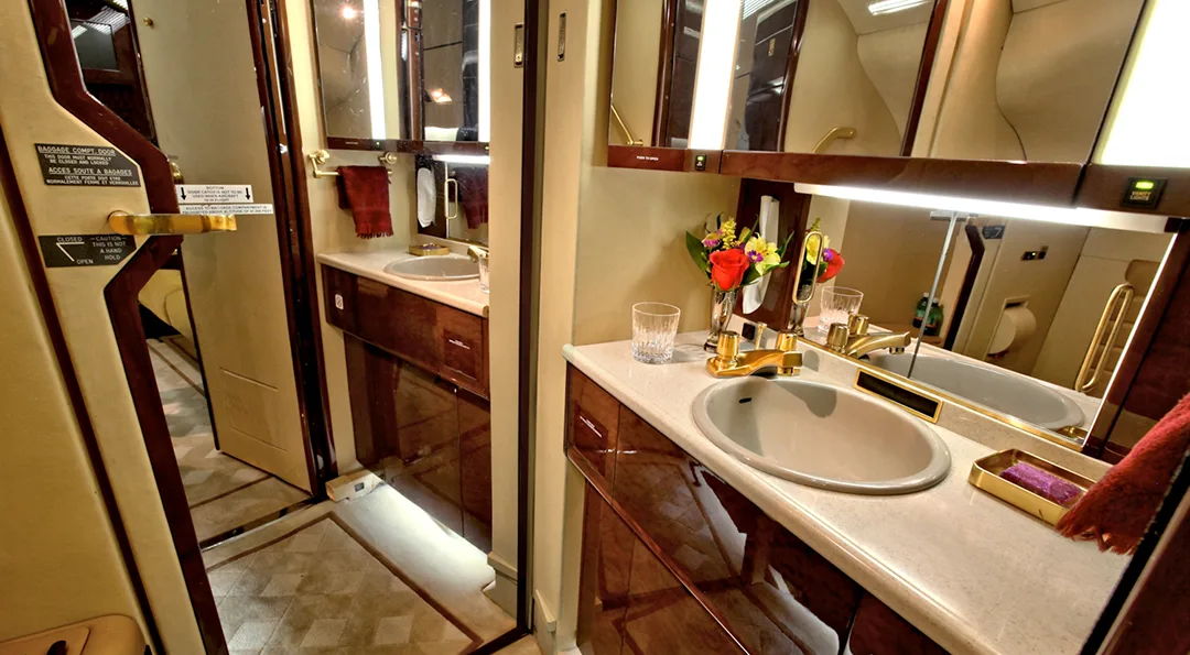 Cabin interior of a 1993 Dassault FALCON 900B.