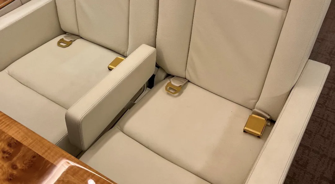 Cabin interior of a 1995 Bombardier CHALLENGER 601-3R.