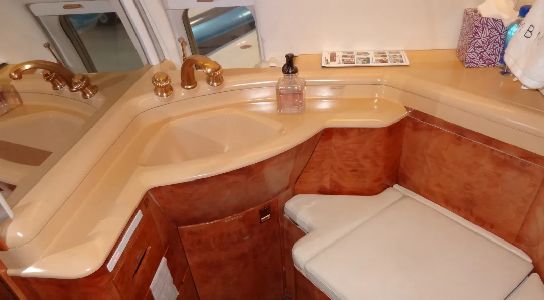 Cabin interior of a 1995 Bombardier CHALLENGER 601-3R.