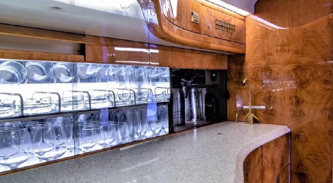 Cabin interior of a 1995 Bombardier CHALLENGER 601-3R.