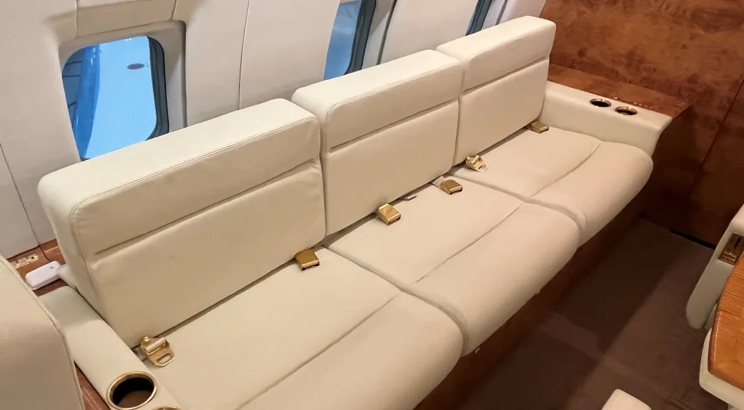 Cabin interior of a 1995 Bombardier CHALLENGER 601-3R.