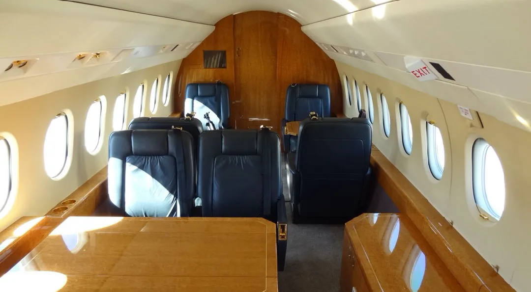 Cabin interior of a 1999 Dassault FALCON 2000.