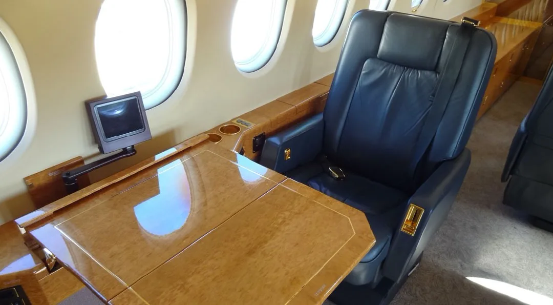 Cabin interior of a 1999 Dassault FALCON 2000.