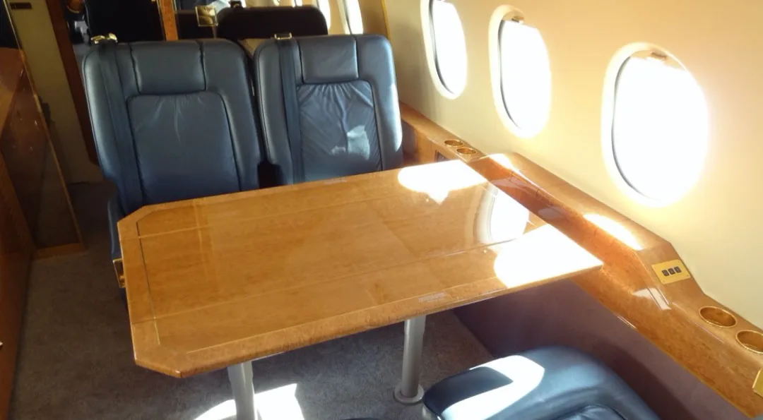 Cabin interior of a 1999 Dassault FALCON 2000.