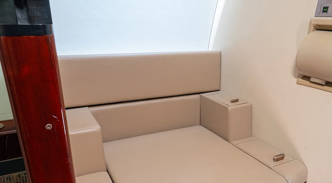 Cabin interior of a 1999 Dassault FALCON 2000.