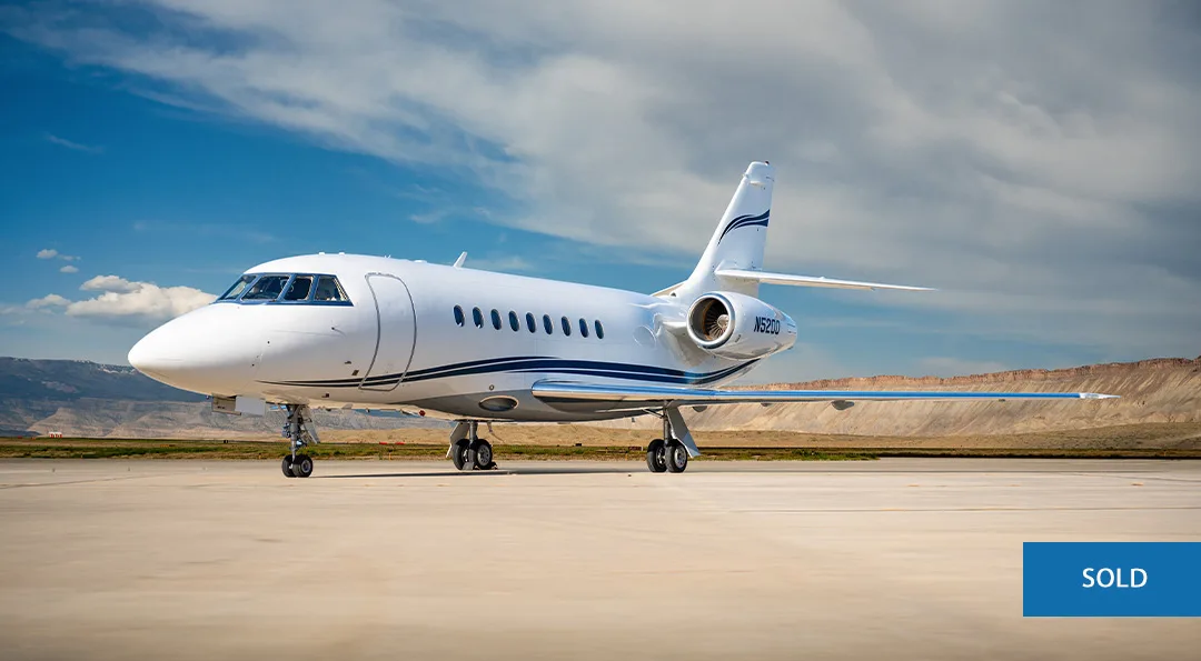 Cabin interior of a 1999 Dassault FALCON 2000.