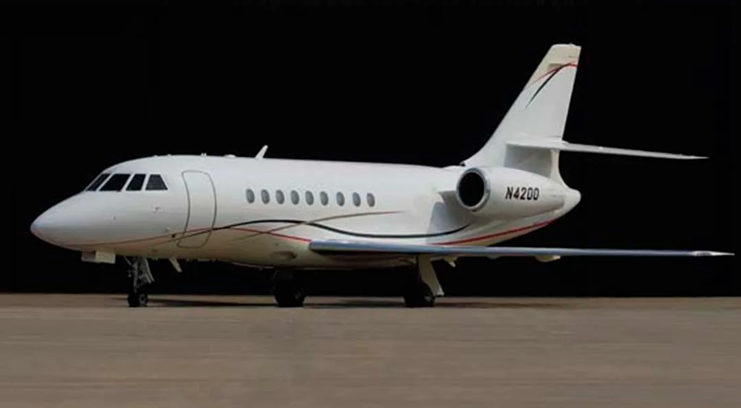 Exterior view of a 1999 Dassault FALCON 2000.