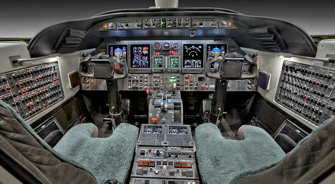 Cockpit and instrument panel of a 2000 Bombardier LEARJET 45.