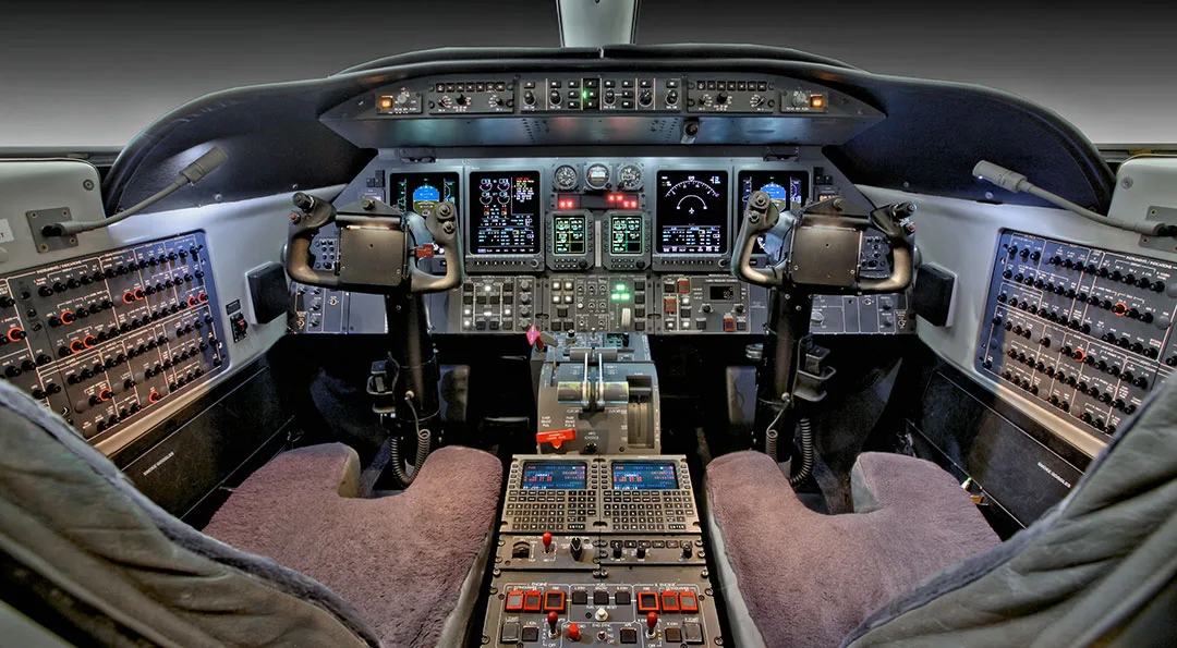 Cockpit and instrument panel of a 2000 Learjet 45.