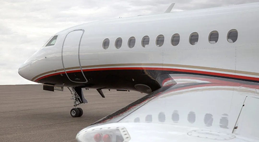 Exterior view of a 2000 Dassault FALCON 2000.