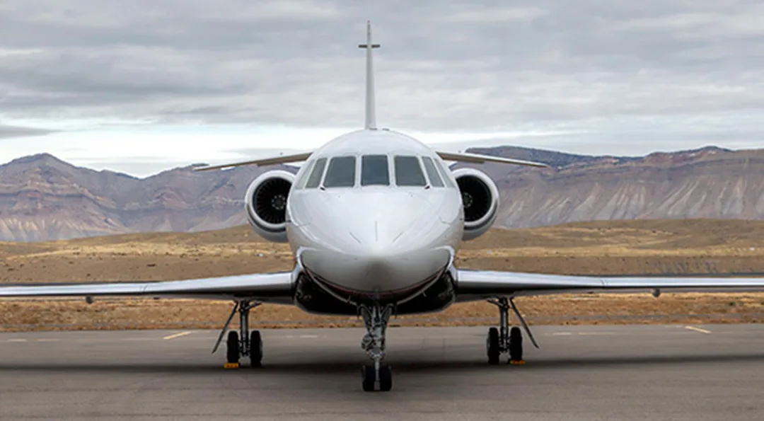 Cabin interior of a 2000 Dassault FALCON 2000.