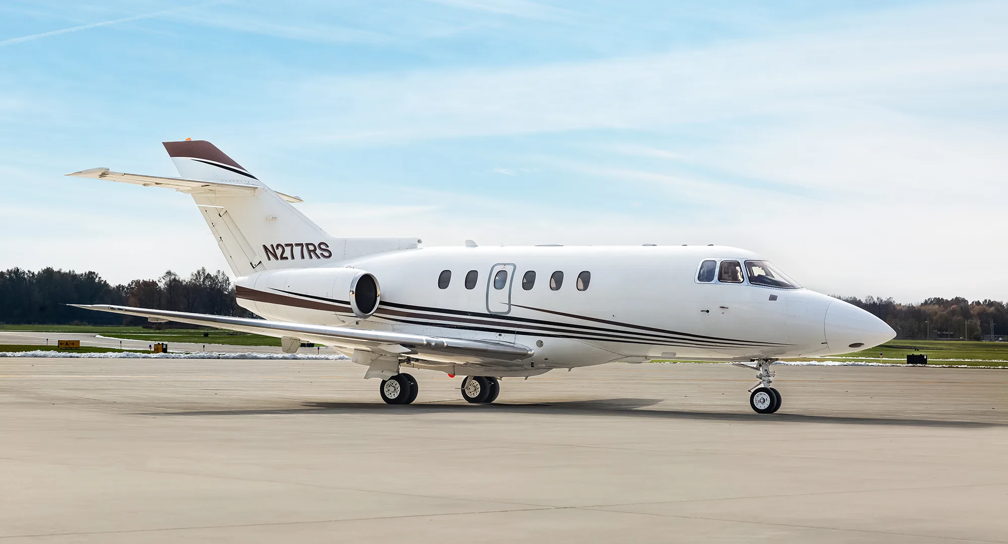 Exterior view of a 2004 Hawker 800XP.