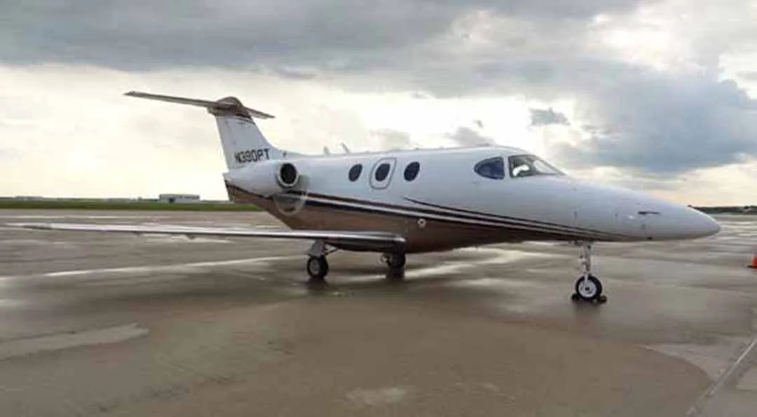 Exterior view of a 2005 Beechcraft RAYTHEON PREMIER 1A.