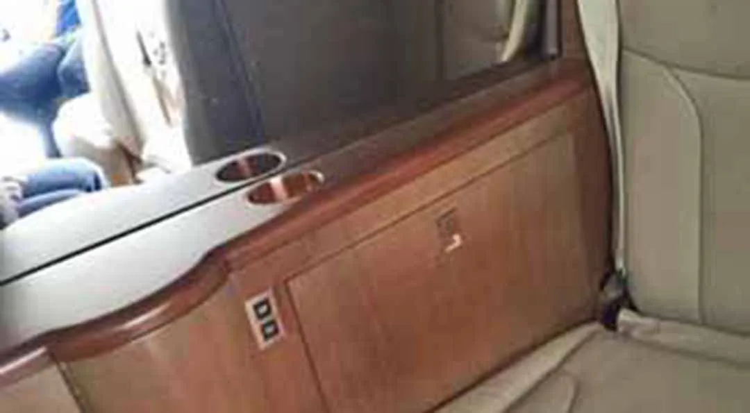 Cabin interior of a 2006 Hawker BEECHCRAFT 400XP.