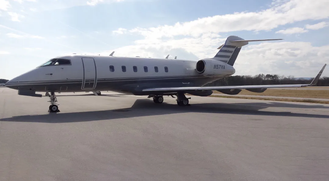 Exterior view of a 2007 Bombardier CHALLENGER 300.